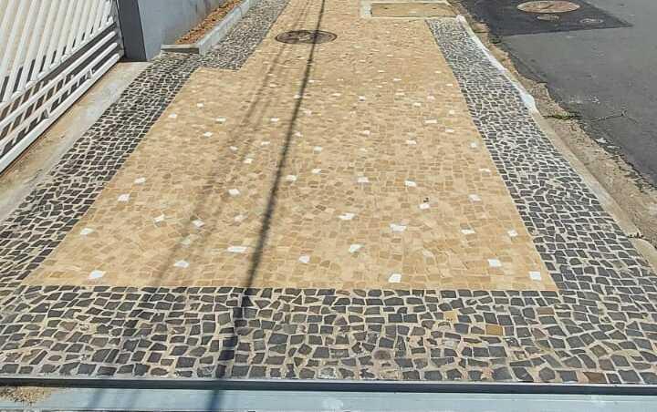 Calçada de pedra portuguesa